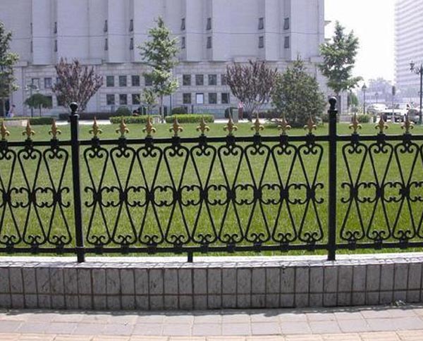 十堰鐵藝護(hù)欄有哪些優(yōu)缺點(diǎn)以及維護(hù)方式呢？